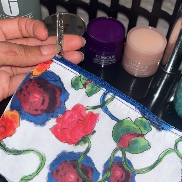 Clinique, Monat & beauty product bundle - Picture 6 of 15